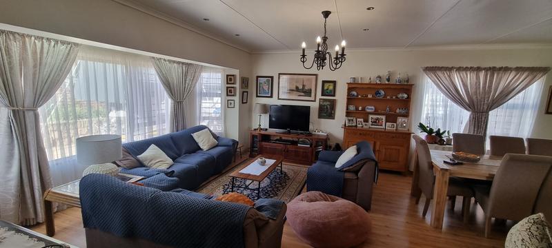 4 Bedroom Property for Sale in Fraaiuitsig Western Cape